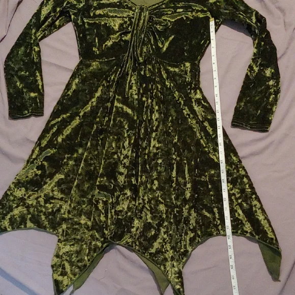 Green Velvet Long Sleeve Dress * Size M - Picture 6 of 11